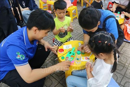 Mang đến những hành trình mới cho chai nhựa