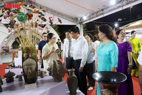 Khai mạc Hội chợ hàng Việt Nam được người tiêu dùng yêu thích năm 2025