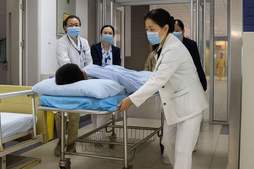 Ăn 3 tô mì giữa trưa 40 độ, chàng trai nhập viện nguy kịch