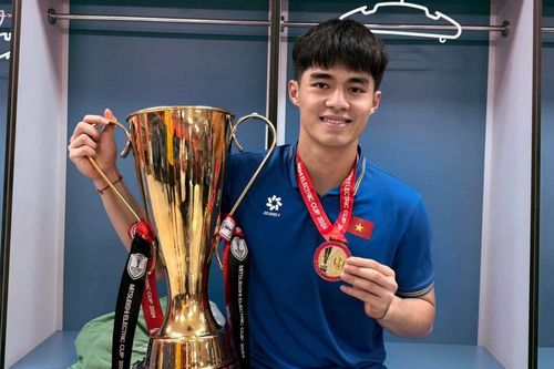 Thủ môn Trần Trung Kiên chính thức sang Thái Lan