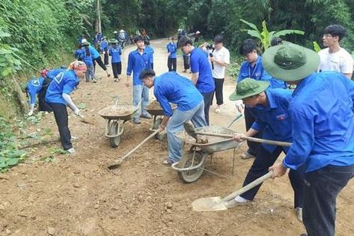 'Mùa hè xanh' nơi vùng cao của cán bộ, sinh viên Học viện Phụ nữ Việt Nam