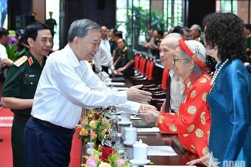 Tổng Bí thư Tô Lâm gặp mặt đại biểu cán bộ lão thành cách mạng, người có công