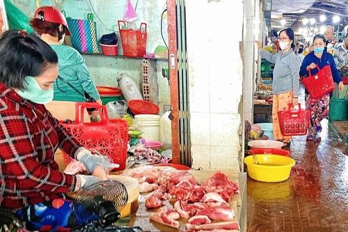 Gia Lai: Thịt heo ế ẩm, quán ăn đổi thực đơn