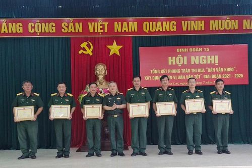 Binh đoàn 15 khen thưởng 18 tập thể, cá nhân