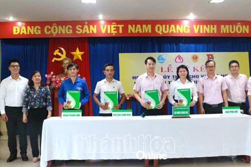 Ngân hàng Chính sách xã hội tỉnh ký kết hợp đồng ủy thác cho vay hộ nghèo và các đối tượng chính sách khác