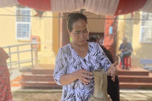 'Giữ lửa' cho làng gốm Bình Đức