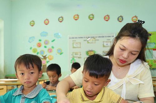 Lớp học đặc biệt giữa mùa hè - giữ bước chân trẻ em vùng cao