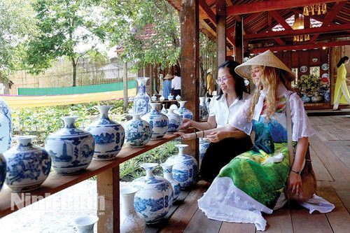 Phát triển công nghiệp văn hóa trên nền tảng di sản làng nghề truyền thống vùng Cố đô Hoa Lư: (Kỳ II): Để làng nghề là chất liệu của công nghiệp văn hóa