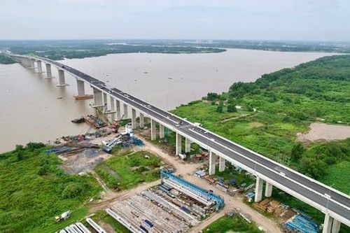 Chạy nước rút trên cầu ngàn tỷ đồng lớn nhất Vành đai 3 TP.HCM trước giờ G 19/8