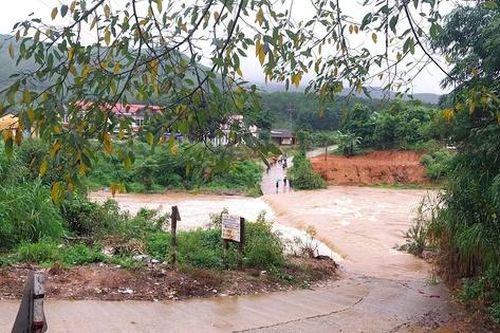 Xã biên giới ở Quảng Ngãi thường xuyên bị chia cắt do mưa lũ: Mong cây cầu vượt suối