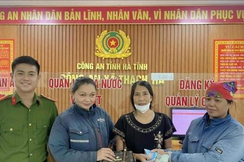 Hai công nhân nhặt được tài sản tìm trả người đánh rơi