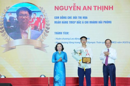 Vinh danh 17 học sinh, sinh viên là con cán bộ ngân hàng đạt giải quốc tế