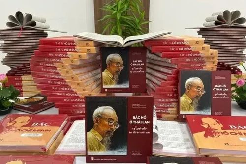 Ra mắt hai cuốn sách quý về Chủ tịch Hồ Chí Minh