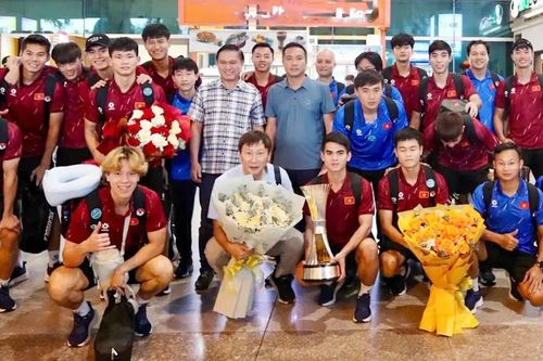 U23 Việt Nam về nước trong sự chào đón của người hâm mộ