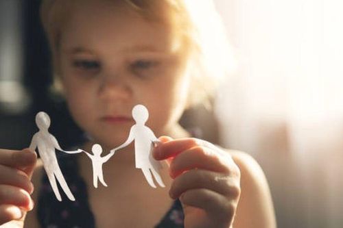 Bị bố mẹ nuôi trả về chùa sau khi có con ruột, cô gái mồ côi viết tâm thư gây xúc động