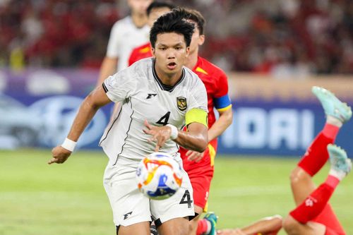Bất lực trước U23 Việt Nam, đội trưởng U23 Indonesia bị CĐV la ó
