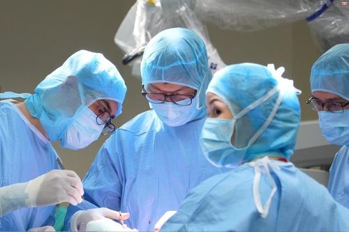 BS.CKII Trần Lương Anh (Bệnh viện FV): 'Phẫu thuật chỉ nên là lựa chọn cuối cùng'