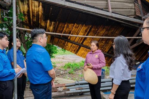 Nhiều đoàn TP Hồ Chí Minh thăm hỏi các gia đình bị ảnh hưởng bởi bão số 3