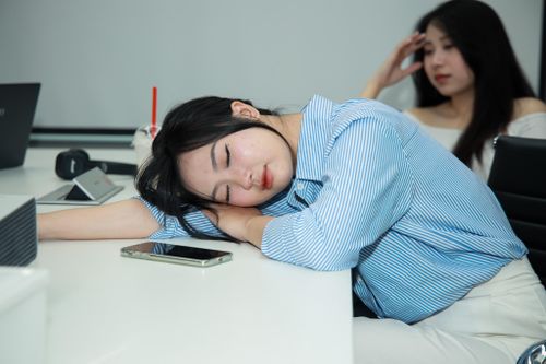 'Đóng băng tuyển dụng' là từ khóa năm nay