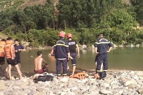 Trượt chân ngã khi lội suối, hai sinh viên ở Đà Nẵng mất tích