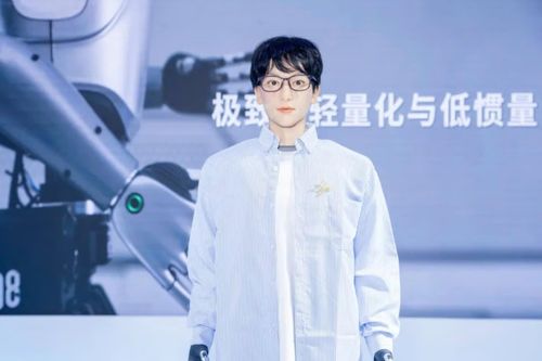 Robot đầu tiên học tiến sĩ, cả Trung Quốc xôn xao