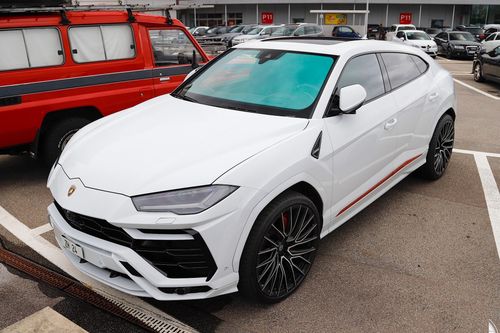 Siêu xe Lamborghini Urus sở hữu biển số đắt nhất Thụy Sĩ