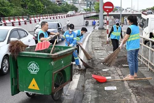 Ra quân đảm bảo vệ sinh môi trường trên địa bàn phường Hồng Hà