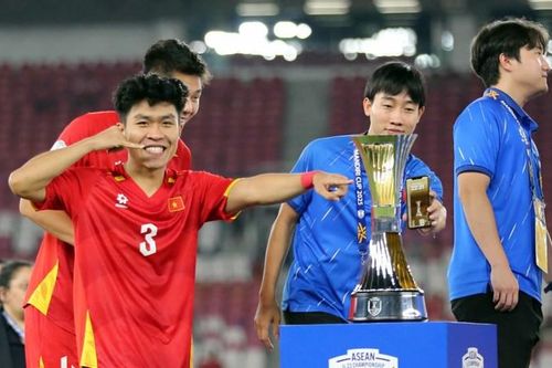 Trung vệ thép của U23 Việt Nam gia nhập CLB CAHN