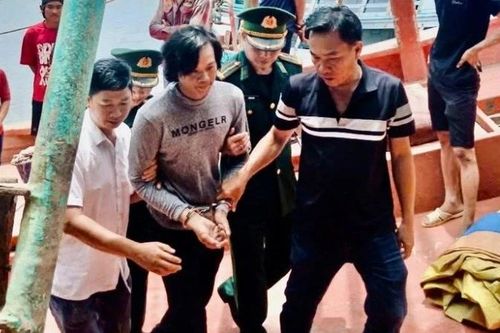 Bắt giữ đối tượng bị truy nã lẩn trốn trên tàu cá