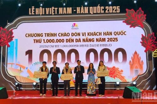 Đà Nẵng chào đón vị khách Hàn Quốc thứ 1 triệu đến thành phố năm 2025