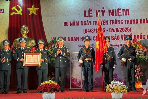 Trung đoàn Không quân 923 đón nhận Huân chương Bảo vệ Tổ quốc hạng Ba