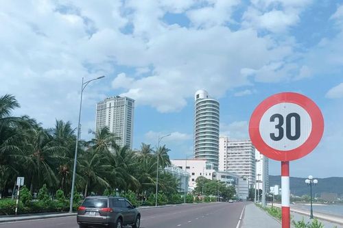 Nhiều lo ngại về biển báo tốc độ 30km/giờ ở phường Quy Nhơn
