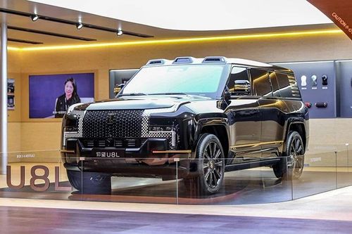 Yangwang U8L hơn 4,5 tỷ đồng của Trung Quốc, 'đấu' Rolls-Royce Cullinan