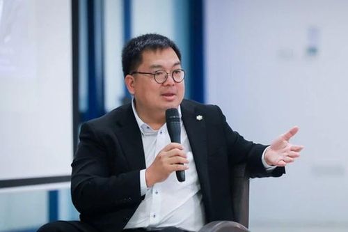 Sao Việt bàng hoàng tiễn biệt ông Hoàng Nam Tiến