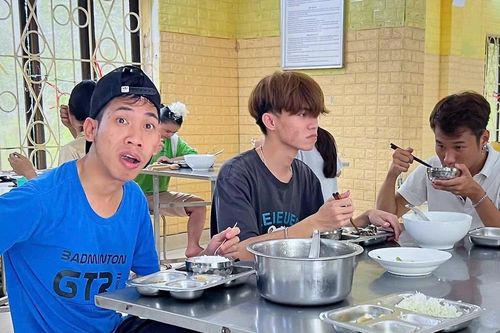 'Hồi sinh' từ bóng đêm di chứng: Tìm ánh sáng trong bóng tối