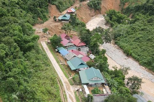 Nghệ An vẫn còn 2.533 hộ dân bị cô lập do mưa lũ