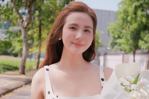 Tan chảy với vẻ đẹp dịu dàng của diễn viên Phan Minh Huyền