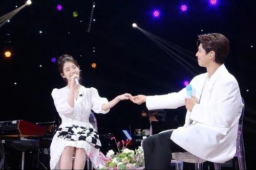 Park Bo-gum khép lại chương trình âm nhạc đầy cảm xúc với sự xuất hiện bất ngờ của IU