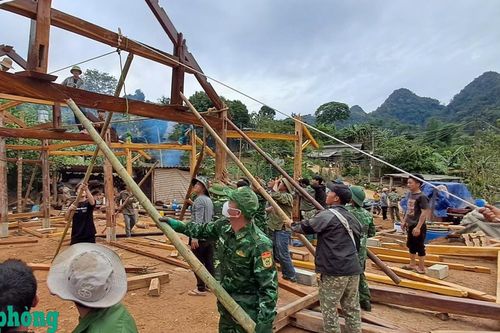 Khánh thành, bàn giao nhà Đại đoàn kết cho các hộ dân có hoàn cảnh khó khăn trên khu vực biên giới tỉnh Sơn La