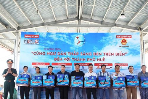 Tiếp sức ngư dân Huế bám biển bền vững