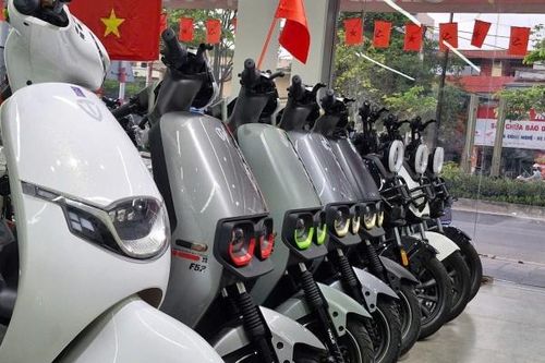 Ắc quy chì-axit và pin lithium: Cuộc đối đầu âm thầm định hình tương lai xe máy điện Việt Nam
