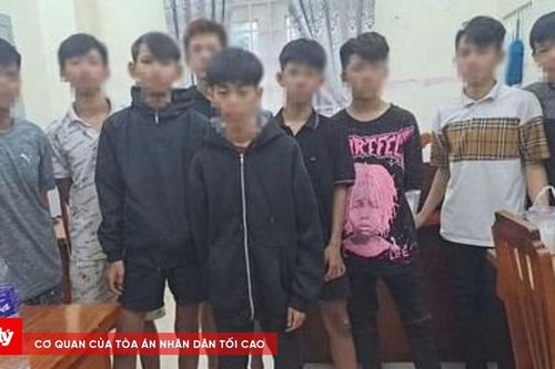 Sử dụng hung khí chặn đường để cướp tài sản