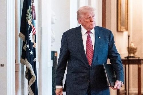 Ông Trump công bố hàng loạt mức thuế đối ứng trước hạn chót