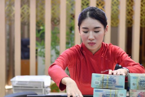 Quy định mới về tài sản tại tổ chức tín dụng; triển khai thị trường carbon