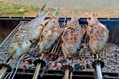Đặc sản nướng thơm lừng ở Pù Luông, 'níu chân' du khách giữa rừng xanh