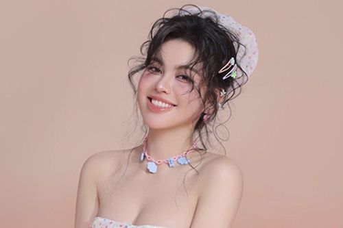 Hoa hậu Du lịch Bản sắc Việt Nam chân dài quyến rũ ở tuổi 21