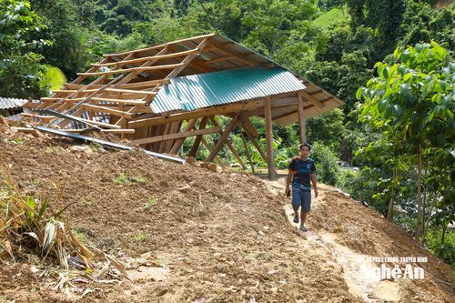 Sau lũ, ở Hữu Khuông nhiều hộ dân vẫn chưa thể về nhà