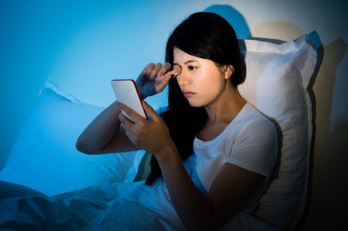 Những mẹo hay giúp bảo vệ đôi mắt trước tác động của màn hình smartphone