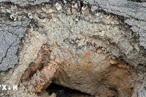 Quảng Ngãi: Xuất hiện sụt lún, 'hố tử thần' trên Quốc lộ 40B