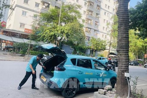 Chuyển đổi giao thông xanh tại Hà Nội: Ưu tiên phát triển trạm sạc và cơ sở hạ tầng